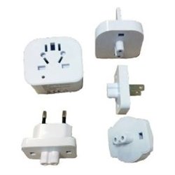 KIT ADAPTADOR DE VIAJE UNIVERSAL (100 PAÍSES) 7HSEVENON ELEC BL.1