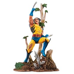 Figura Wolverine 90S Marvel 28cm