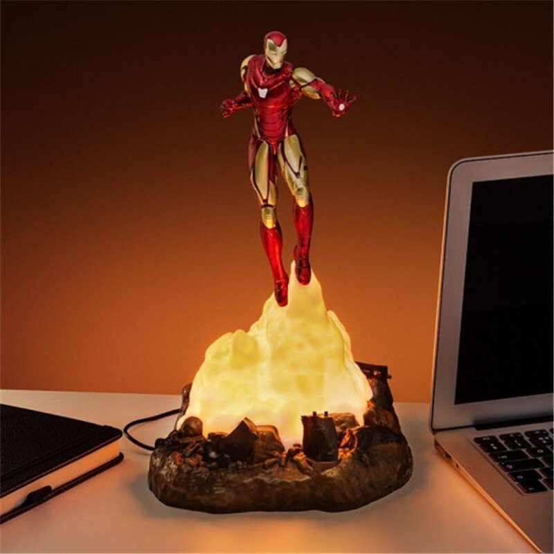 LÁMPARA DIORAMA IRON MAN VOLANDO 18 CM PALADONE PP11311MSIS