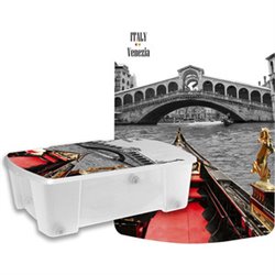 CAJA CON RUEDAS PARA MULTIPLES USOS, CON FONDO TRASPARENTE Y LA CUBIERTA CON IMAGEN VENECIA. PRODUCIDA EN POLIPROPILENO. DIMENSI